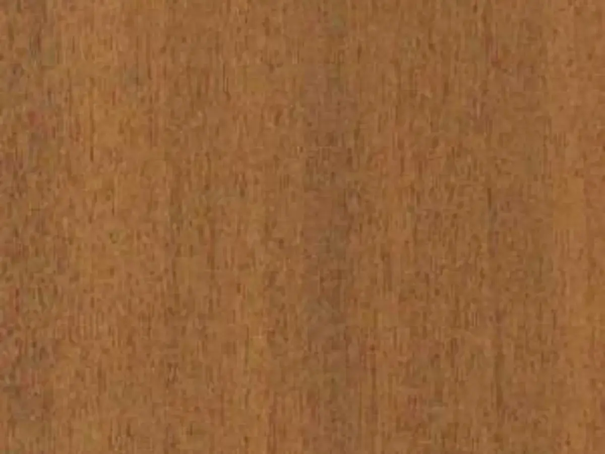 Textura de madera de mansonia, con vetas finas y un tono marrón rojizo cálido.