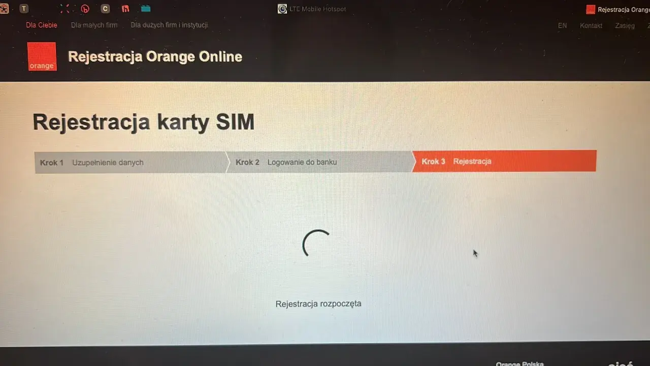 Proces rejestracji karty SIM w Orange Online. Widoczny jest etap "Krok 3 Rejestracja", a poniżej komunikat "Rejestracja rozpoczęta".