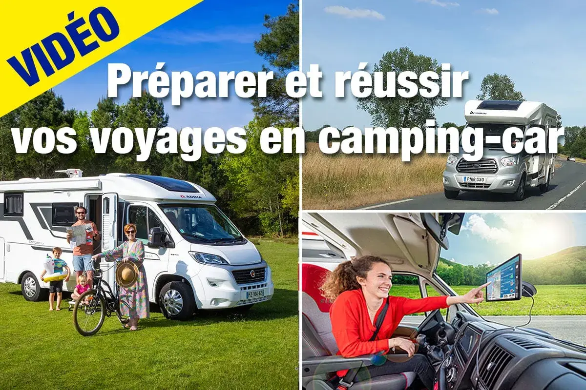 Une famille prépare son voyage en camping-car. Une femme sourit en regardant un GPS dans un camping-car.