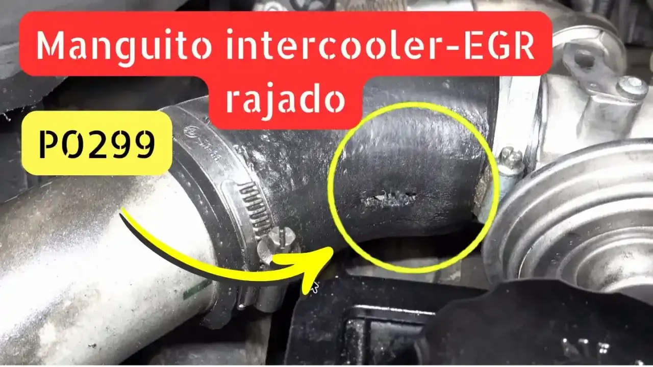 Manguito intercooler-EGR rajado en Volkswagen, causa del DTC P029900.