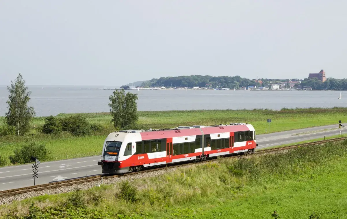 Pociąg do Kuźnicy (Hel) w 2026? Sprawdź, gdzie wysiądziesz!