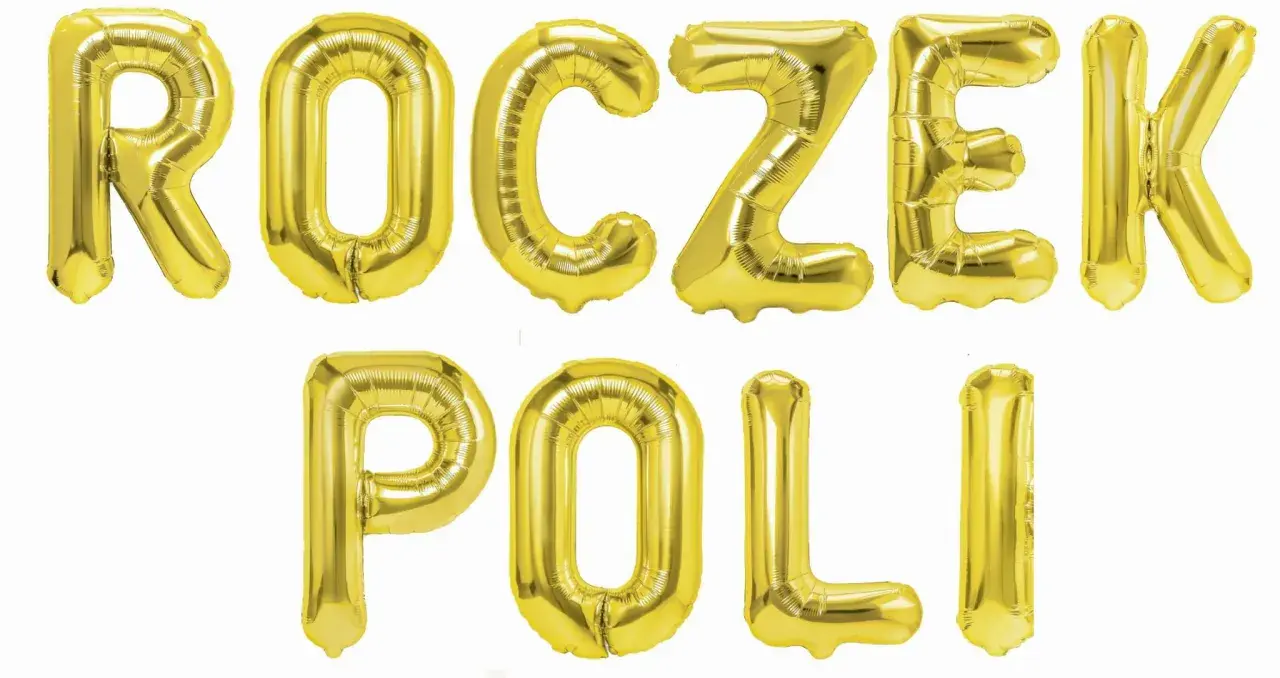 Złoty baner urodzinowy z napisem "Roczek Poli" z balonów.