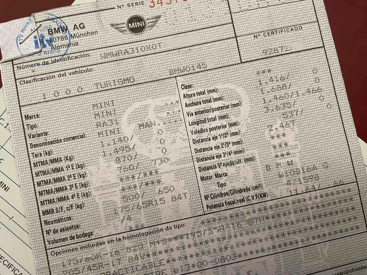 El número de bastidor en la ficha técnica de este Mini es WMWRA310X0T.