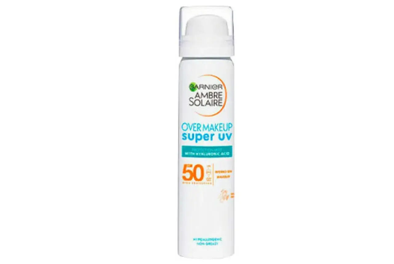 Garnier Ambre Solaire Super UV solskydd under smink, SPF 50. Skyddar huden utan att förstöra makeupen.