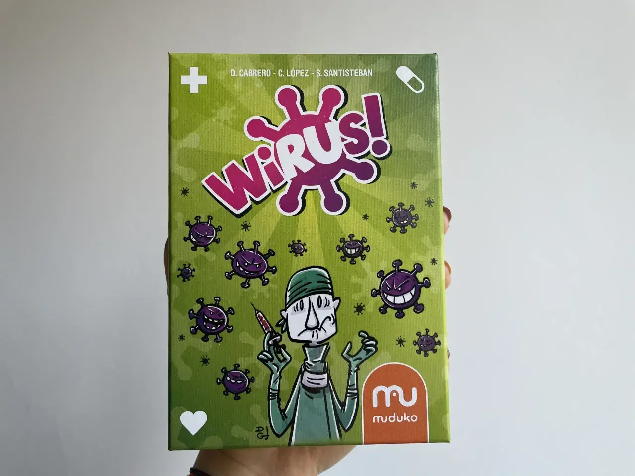 Wirus! gra karciana. Doktor z syropem walczy z groźnymi wirusami.