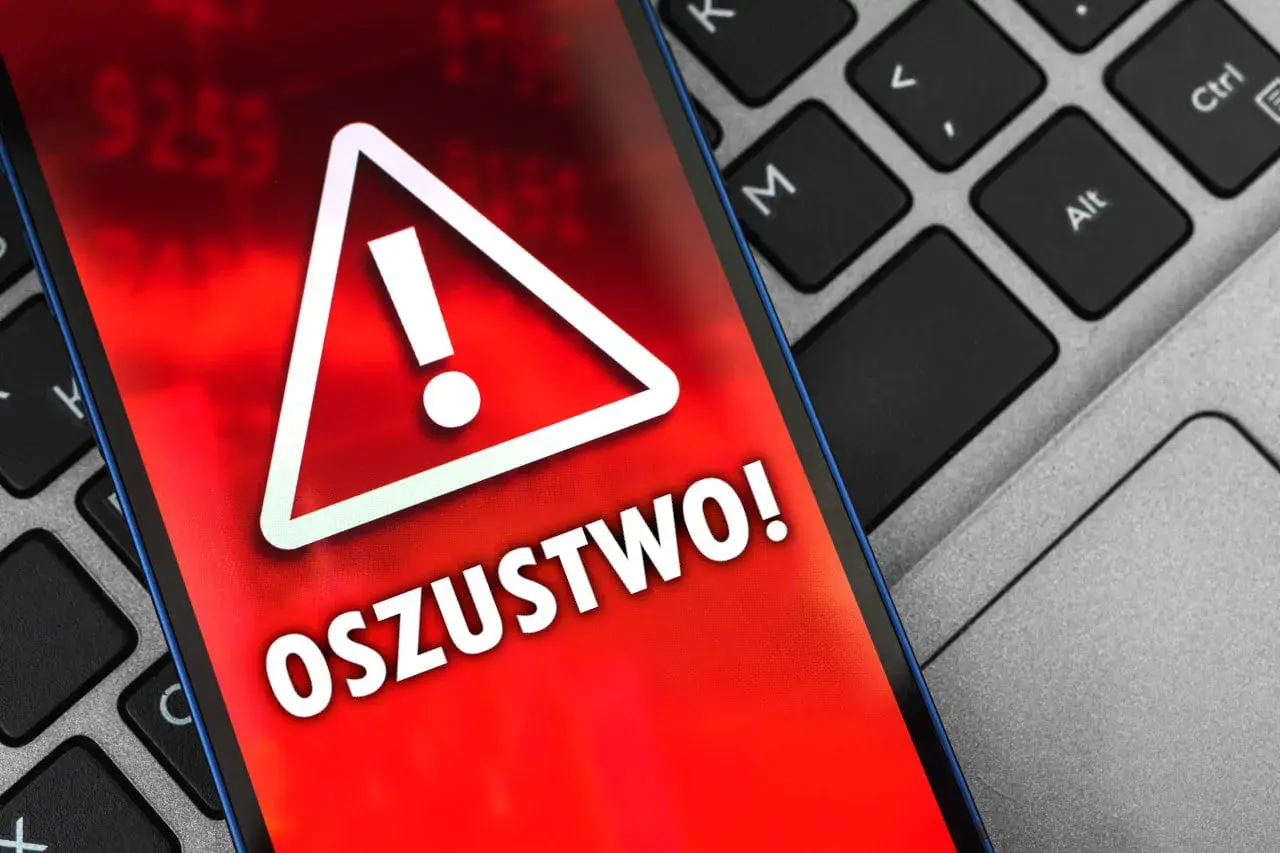 Ostrzeżenie na ekranie telefonu: "OSZUSTWO!". Uważaj na oszustwa na OLX, gdy widzisz takie komunikaty.