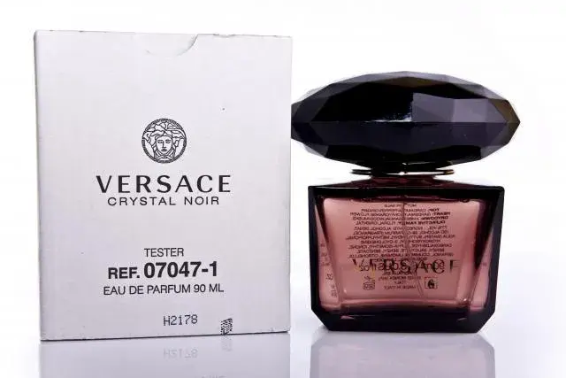 Versace Crystal Noir: Woda toaletowa czy perfumowana - co wybrać?