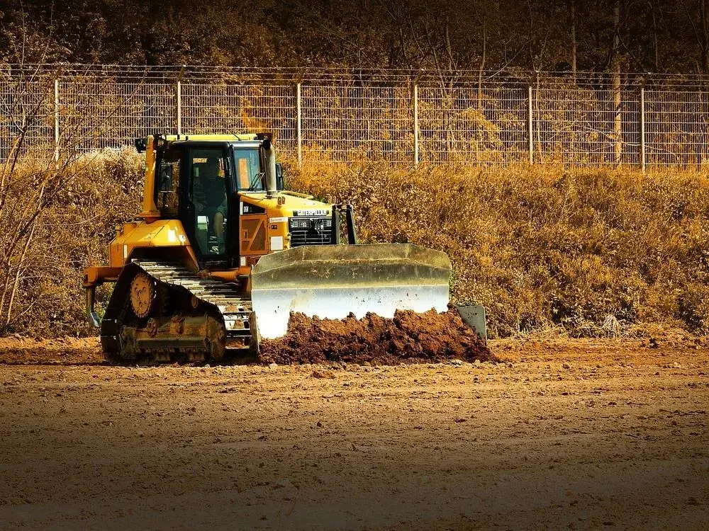 Ile kosztuje koparka gąsienicowa? Stawki i koszty 2024