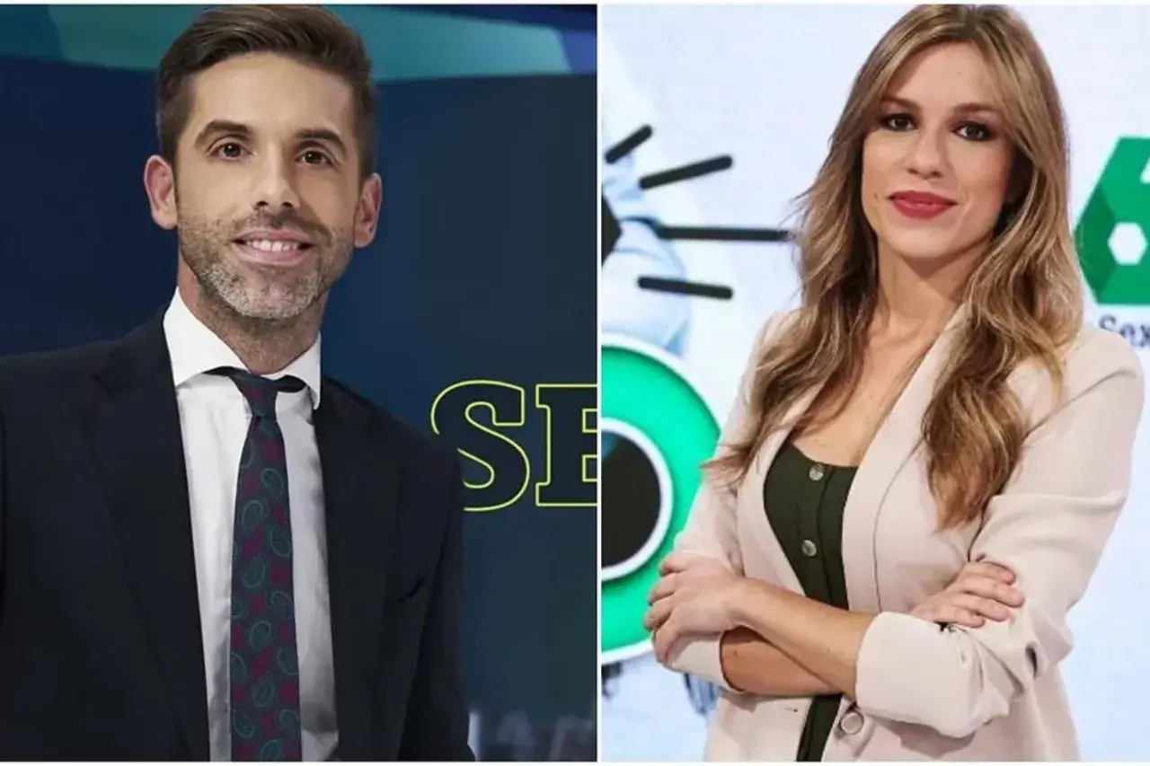 Paula del Fraile, presentadora, sonríe junto a un compañero en un plató de televisión.