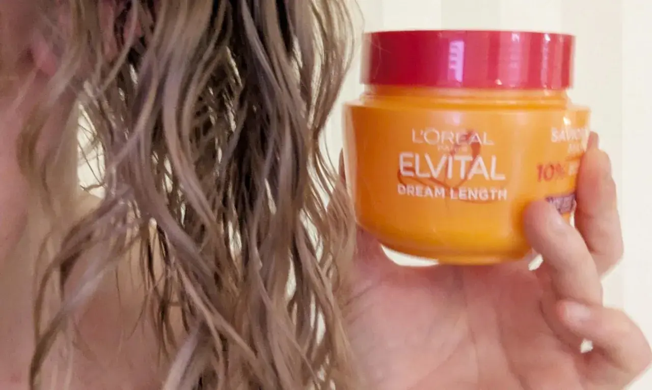 Hårinpackning för blekt hår. L'Oréal Elvital Dream Length räddar torrt och skadat hår.