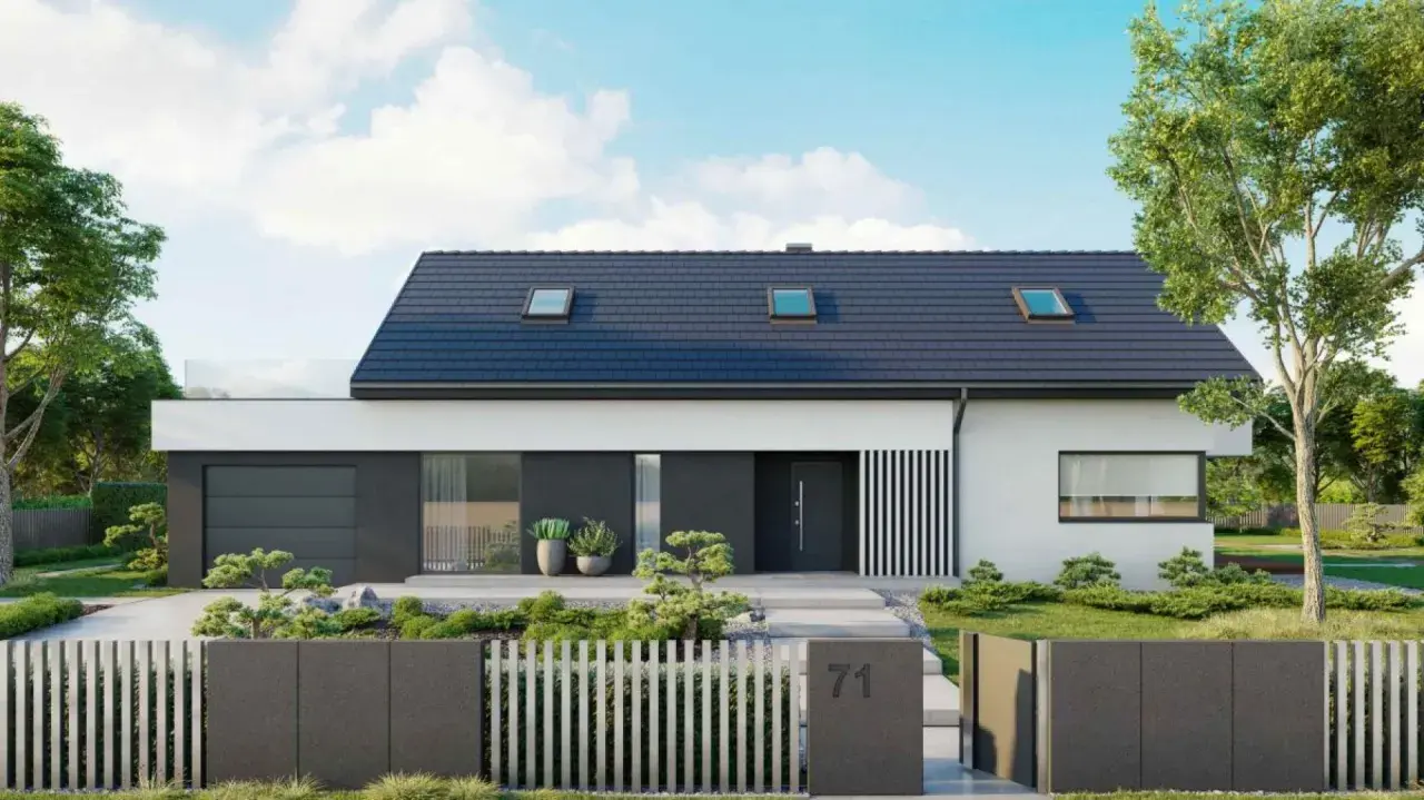 Nowoczesny dom 170 m2 z garażem, dużym ogrodem i stylowym ogrodzeniem. Jasna elewacja, ciemny dach i minimalistyczne detale.