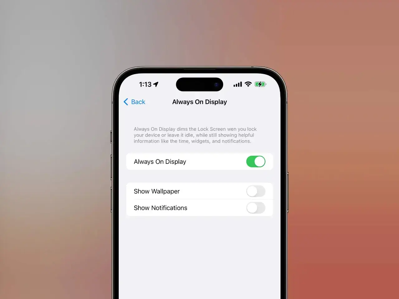 Ustawienia "Always On Display" (AOD) na iPhonie. Pozwala to na wyświetlanie godziny i powiadomień na zablokowanym ekranie.