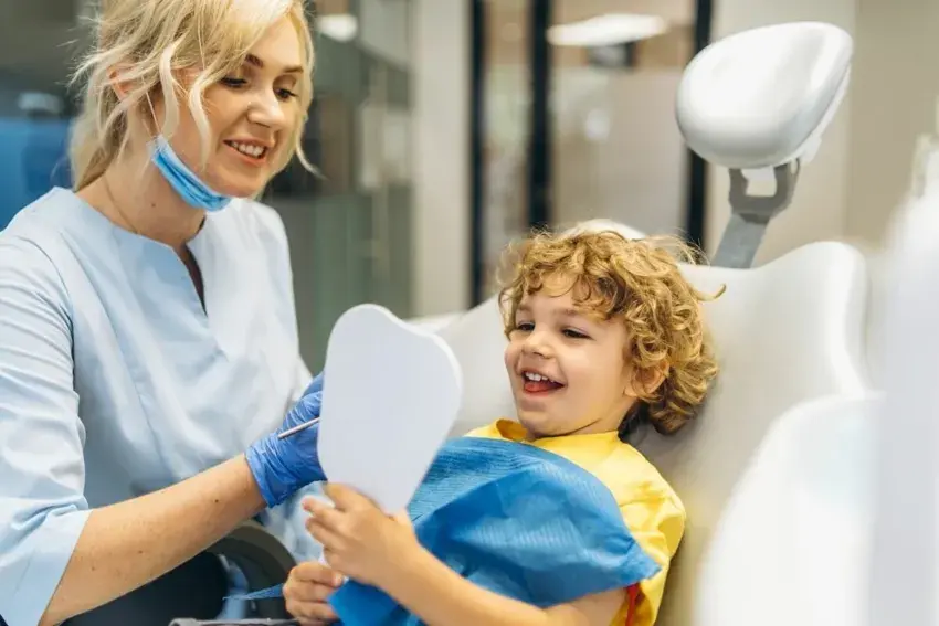 Kiedy z dzieckiem do dentysty? Ważne informacje dla rodziców