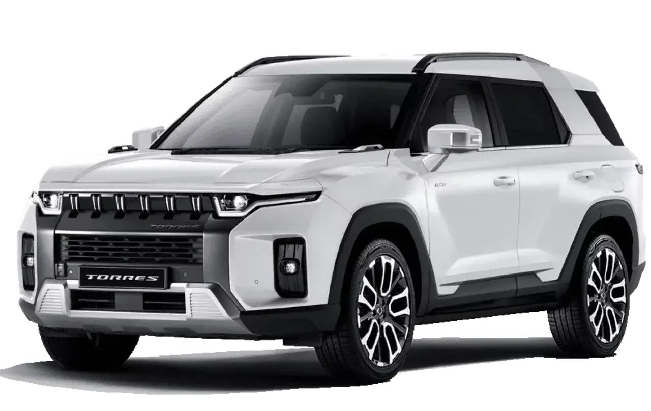 Nowy, biały SUV z Korei, model Torres, prezentuje nowoczesny design i solidną konstrukcję.