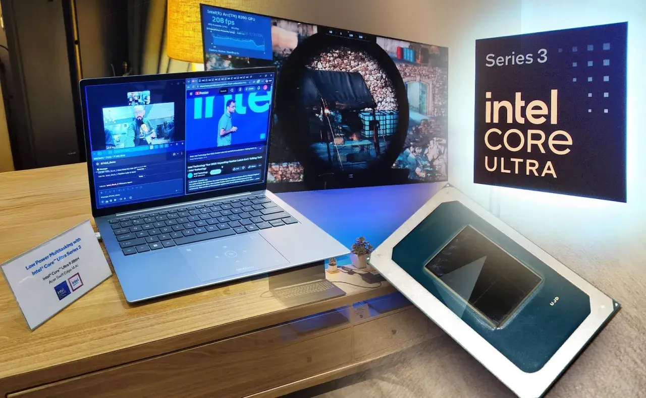 Laptop z najnowszym procesorem Intel Core Ultra, prezentujący grę i materiały wideo. Obok procesor i logo serii.