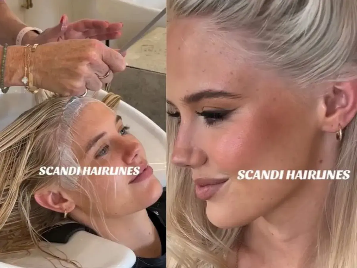 Blondynka w salonie fryzjerskim, gdzie powstaje jej scandi hairline. Włosy są rozjaśniane przy skórze głowy.