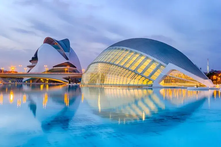 Vacaciones con niños en España: los mejores destinos y actividades familiares