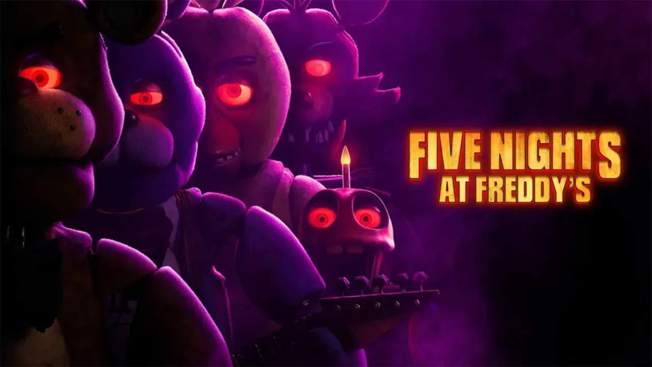 Animatroniki z czerwonymi oczami, Freddy, Bonnie, Chica i Foxy, groźnie patrzą z mroku. Zapowiedź filmu FNAF.