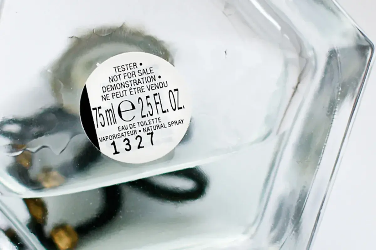 Szklana butelka perfum z etykietą "TESTER NOT FOR SALE". To woda toaletowa, 75 ml.