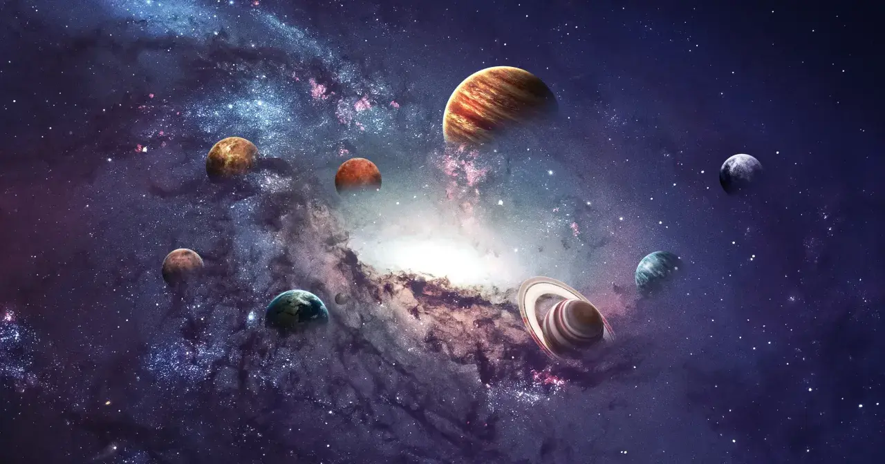 Wieloplanetarny widok kosmosu, idealny do aplikacji astronomicznej. Widoczne planety, w tym Saturn z pierścieniami, na tle mgławicy i gwiazd.
