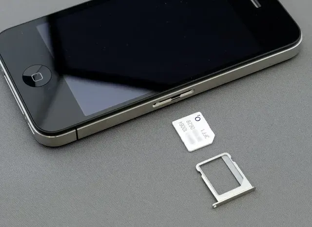Jak otworzyć kartę SIM w iPhone i uniknąć problemów z wymianą