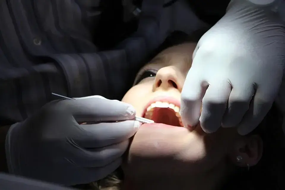 Ile kosztuje wizyta u dentysty bez ubezpieczenia? Sprawdź ceny i porady