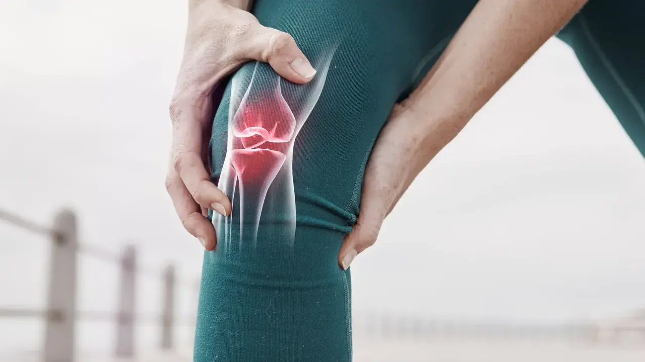 Schmerzendes Knie mit leuchtend rotem Meniskus, der auf eine mögliche Meniskus-OP hinweist.