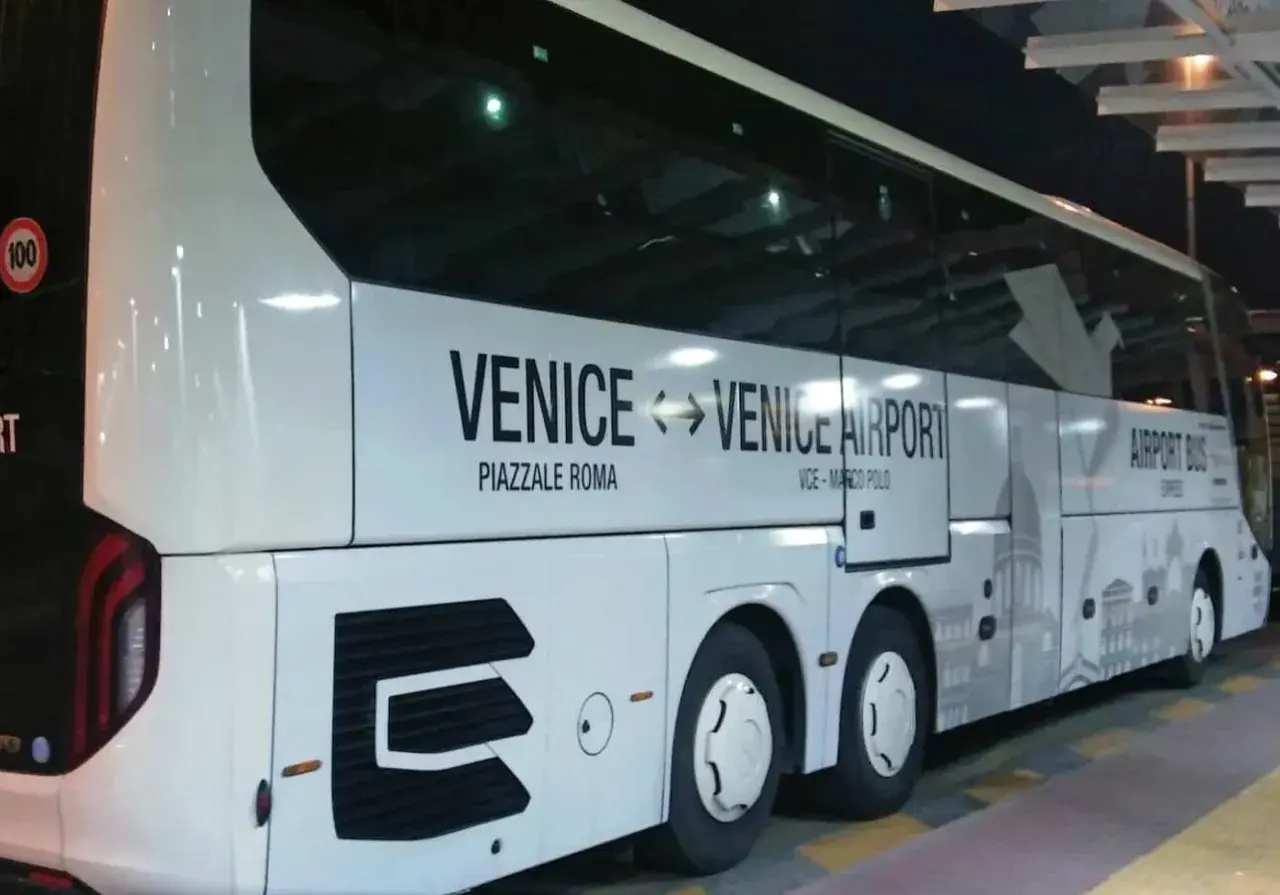 Bus navette pour l'aéroport de Venise, reliant Piazzale Roma à l'aéroport Marco Polo.
