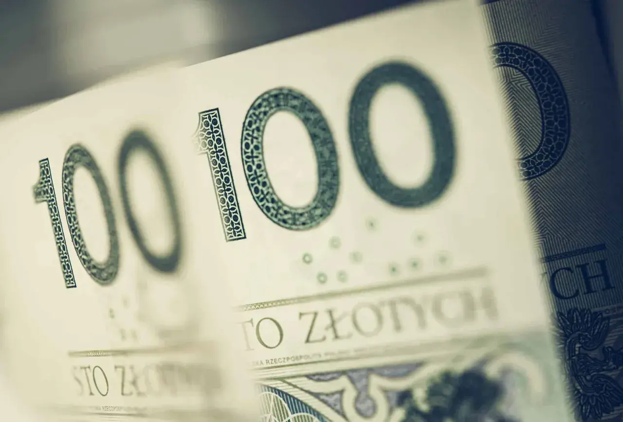 Sto złotych na podatek od kupna skutera.