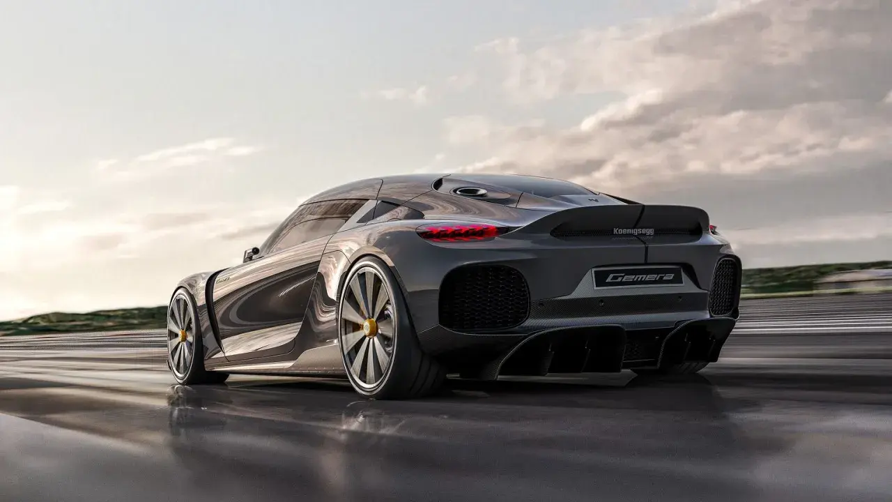 Szary Koenigsegg Gemera na mokrej nawierzchni. Zastanawiasz się nad Koenigsegg Gemera cena?