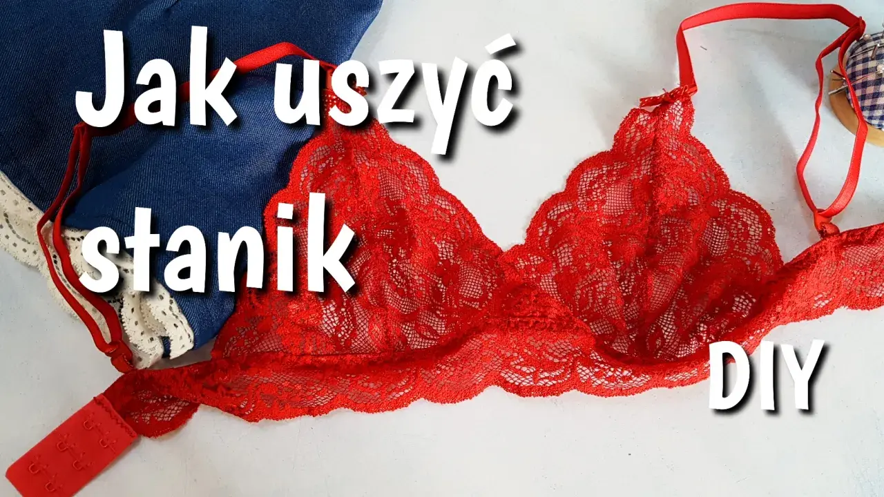 Jak uszyć bralet? Czerwony, koronkowy stanik DIY leży obok dżinsu i białej koronki.