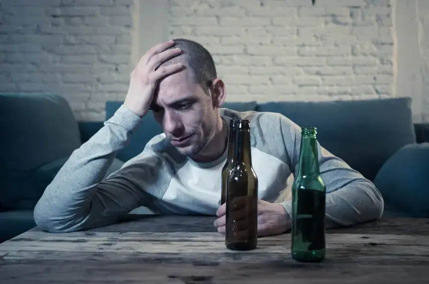 Alkoholik: objawy psychiczne. Jak alkohol niszczy umysł?