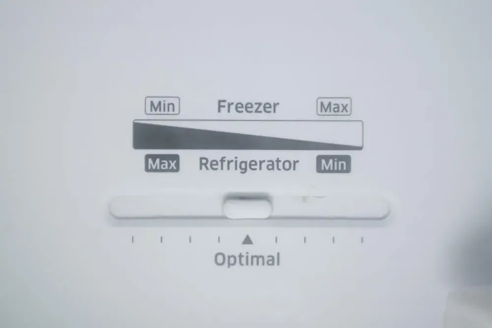 Jaka temperatura w lodówce Samsung? Ustawienia + triki eksperta