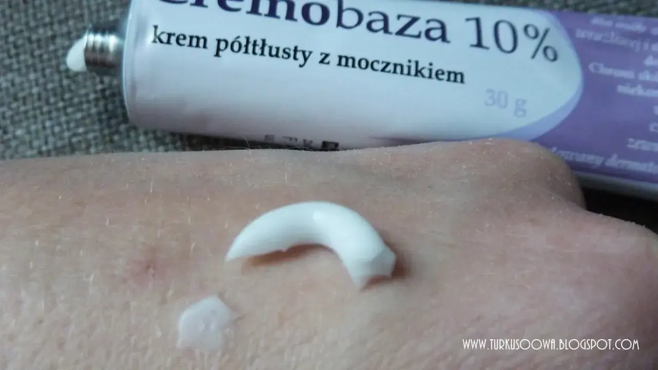 Kremobaza 10% z mocznikiem na suchą, szorstką skórę. Pomaga nawilżyć i zmiękczyć naskórek.