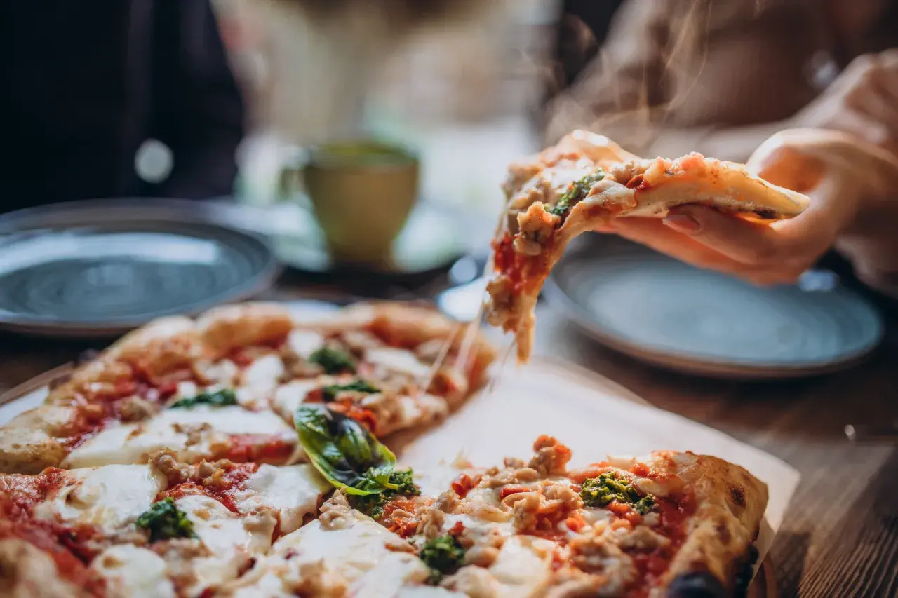 Pizza i rozrywka online – przepis na emocjonujący wieczór