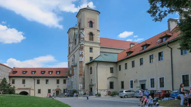 Tyniec atrakcje – odkryj niezwykłe miejsca i historie w Tyńcu