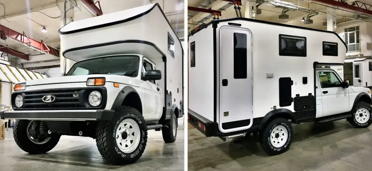 Biały Lada Niva camper z zabudową mieszkalną, gotowy na przygody.