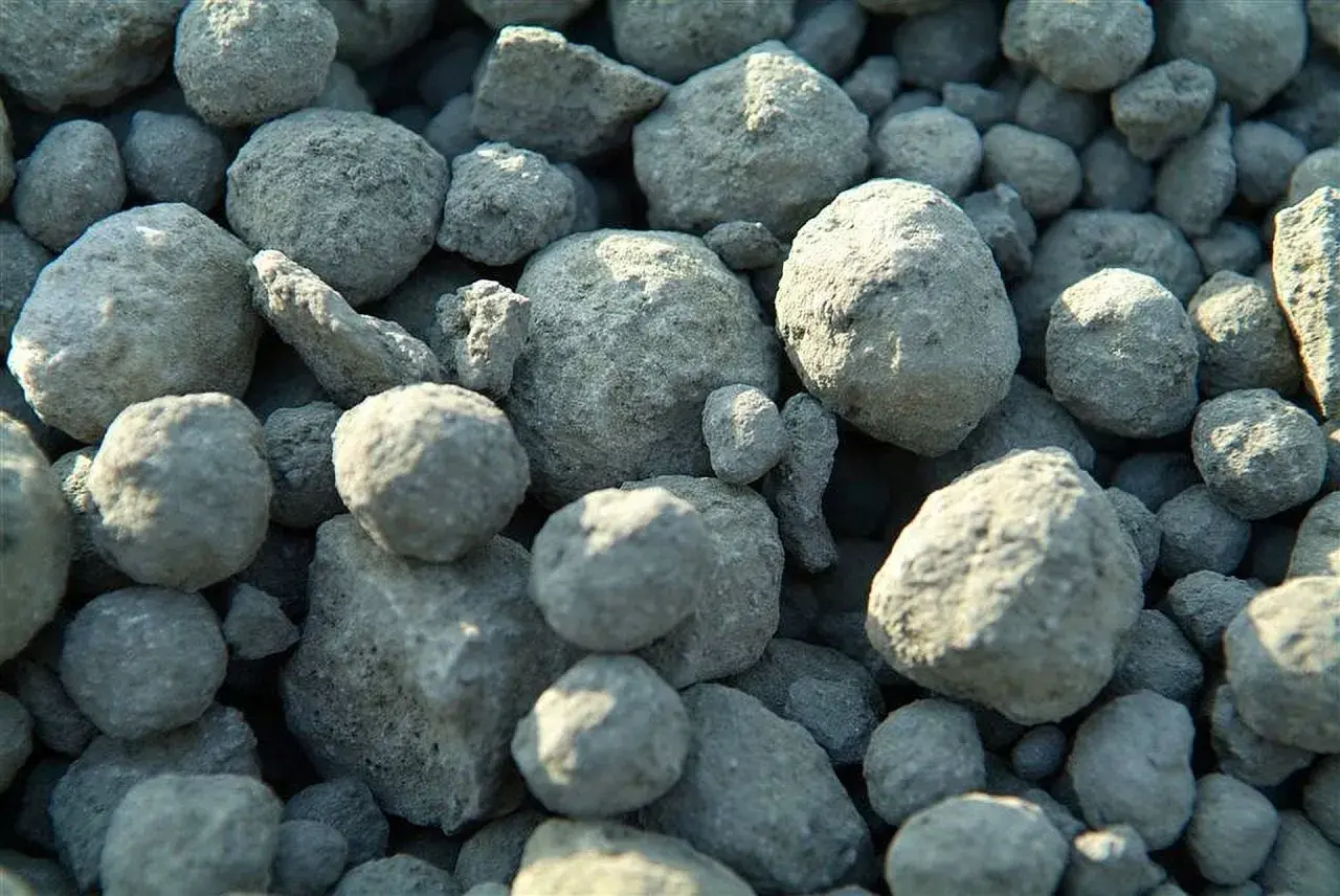 Kruszywo budowlane, które może posłużyć do produkcji betonu. Zastanawiasz się, ile kosztuje tona cementu?
