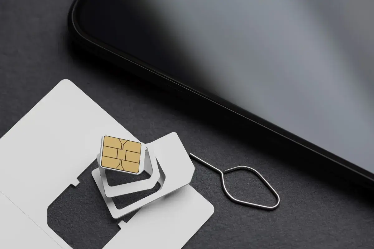 Jaka karta SIM do iPhone 15? Wybierz najlepszą opcję dla siebie
