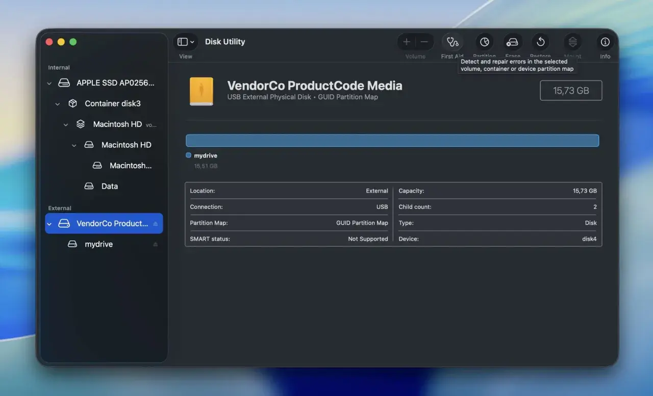 Mac USB-Laufwerk "VendorCo ProductCode Media" mit 15,73 GB Kapazität wird im Festplattendienstprogramm angezeigt.