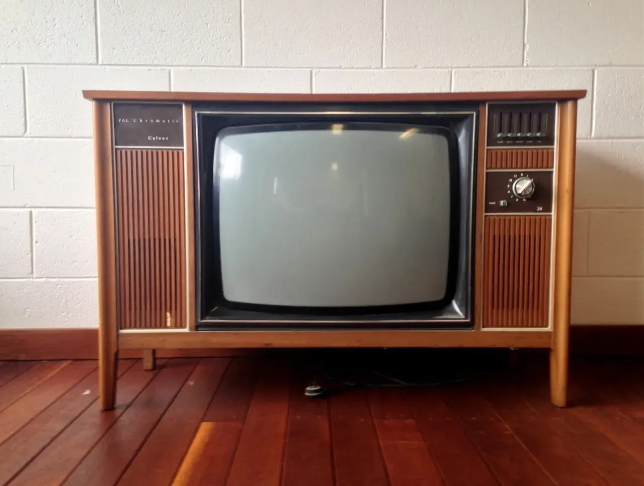 Co zrobić ze starym telewizorem? Utylizacja, sprzedaż, DIY i więcej