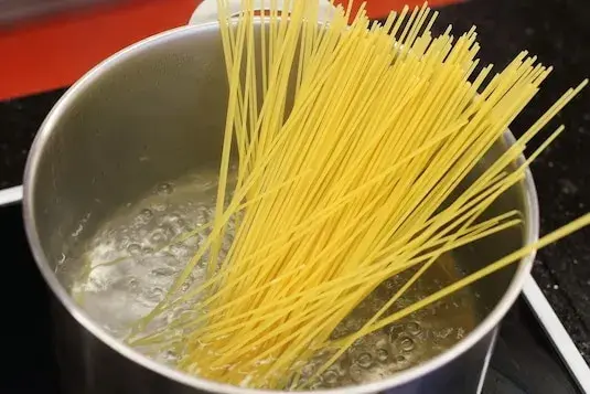 Jak przygotować spaghetti napoli knorr - szybki przepis i wartości odżywcze