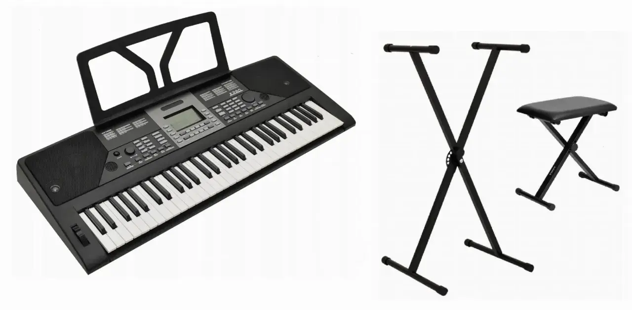 Keyboard z 61 klawiszami, stojak i stołek. Opis klawiszy na keyboardzie 61 klawiszy jest widoczny na zdjęciu.