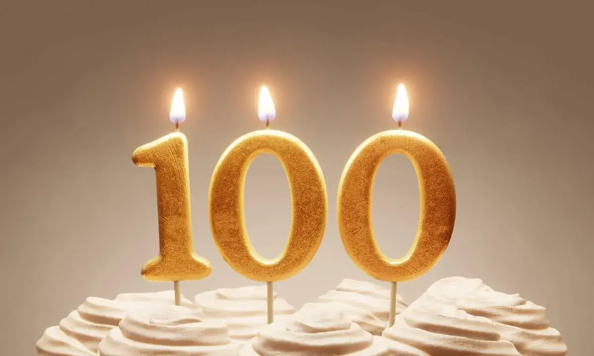 Jaka emerytura po ukończeniu 100 lat? Sprawdź, co przysługuje!