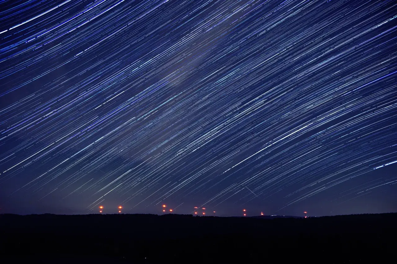 Spadające gwiazdy: meteory, meteoryty i roje. Prawda o kosmosie.