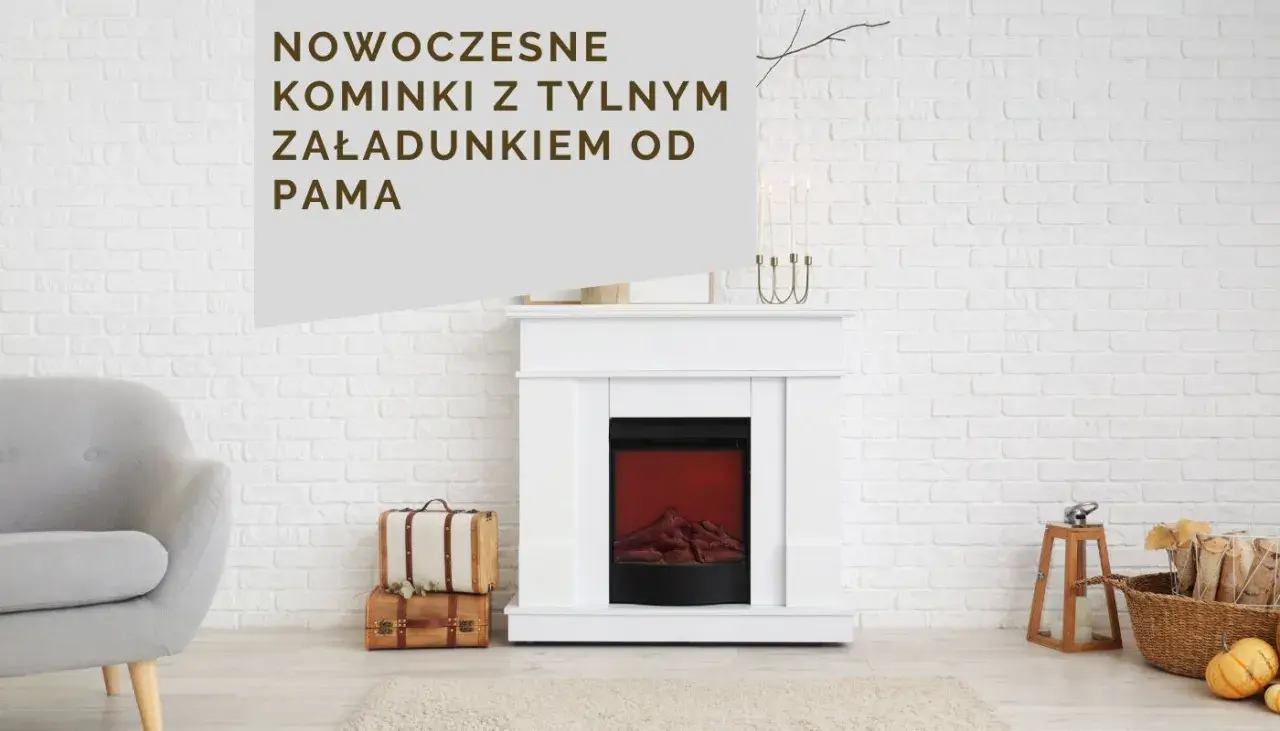 Nowoczesne kominki z tylnym załadunkiem od PAMA. Biały, elegancki kominek z atrapą płomieni, obok szara kanapa i stylowe walizki.
