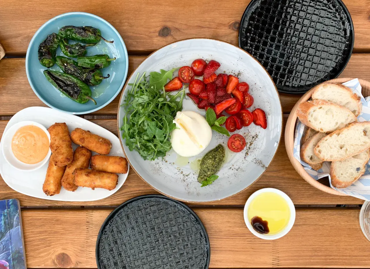 Dębki gdzie zjeść - najlepsze restauracje i ukryte smaki nad morzem