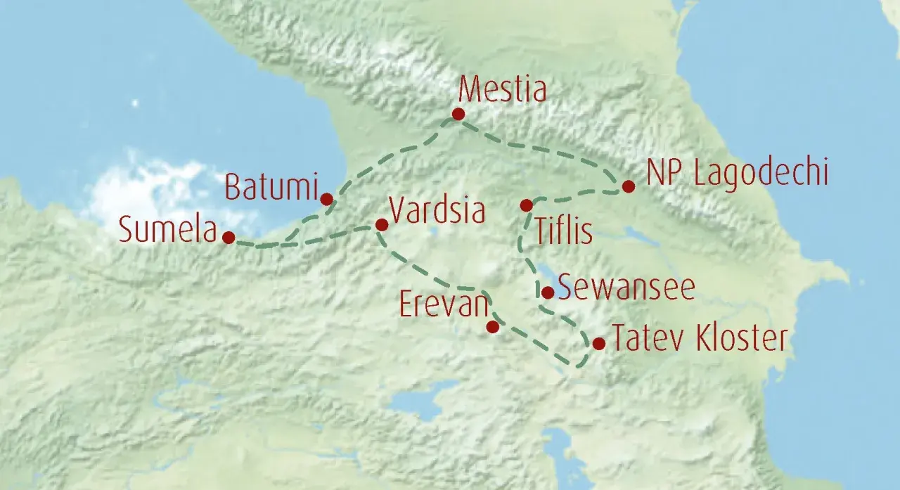 Eine Kaukasus Karte zeigt eine Reiseroute von Sumela über Batumi, Mestia, Vardsia, Tiflis, Sewansee, Tatev Kloster bis NP Lagodechi.