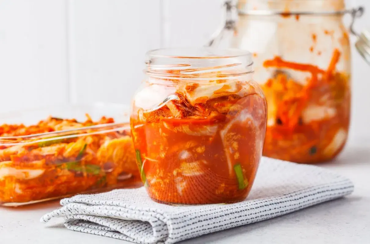 Co to jest kimchi? Odkryj smak, zdrowie i sekrety koreańskiej kiszonki