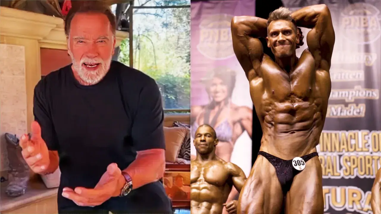 Arnold Schwarzenegger parle, à côté d'un bodybuilder musclé dont l'estomac est sculpté.